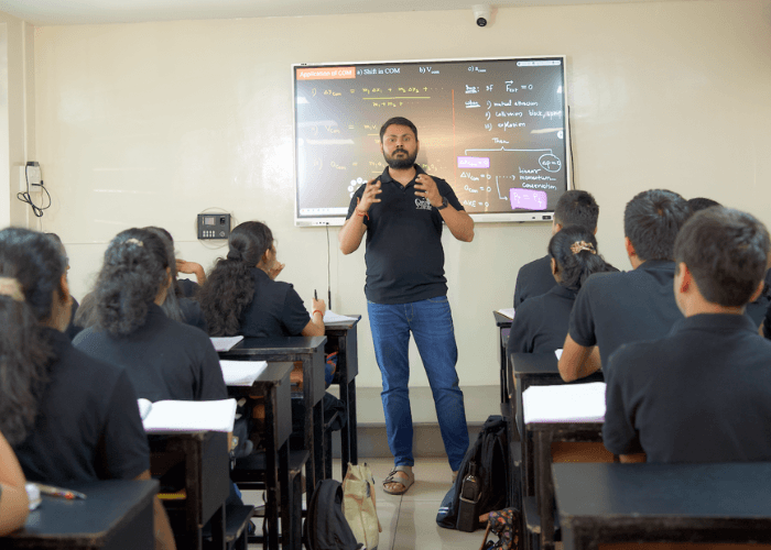 A full classroom during a lecture