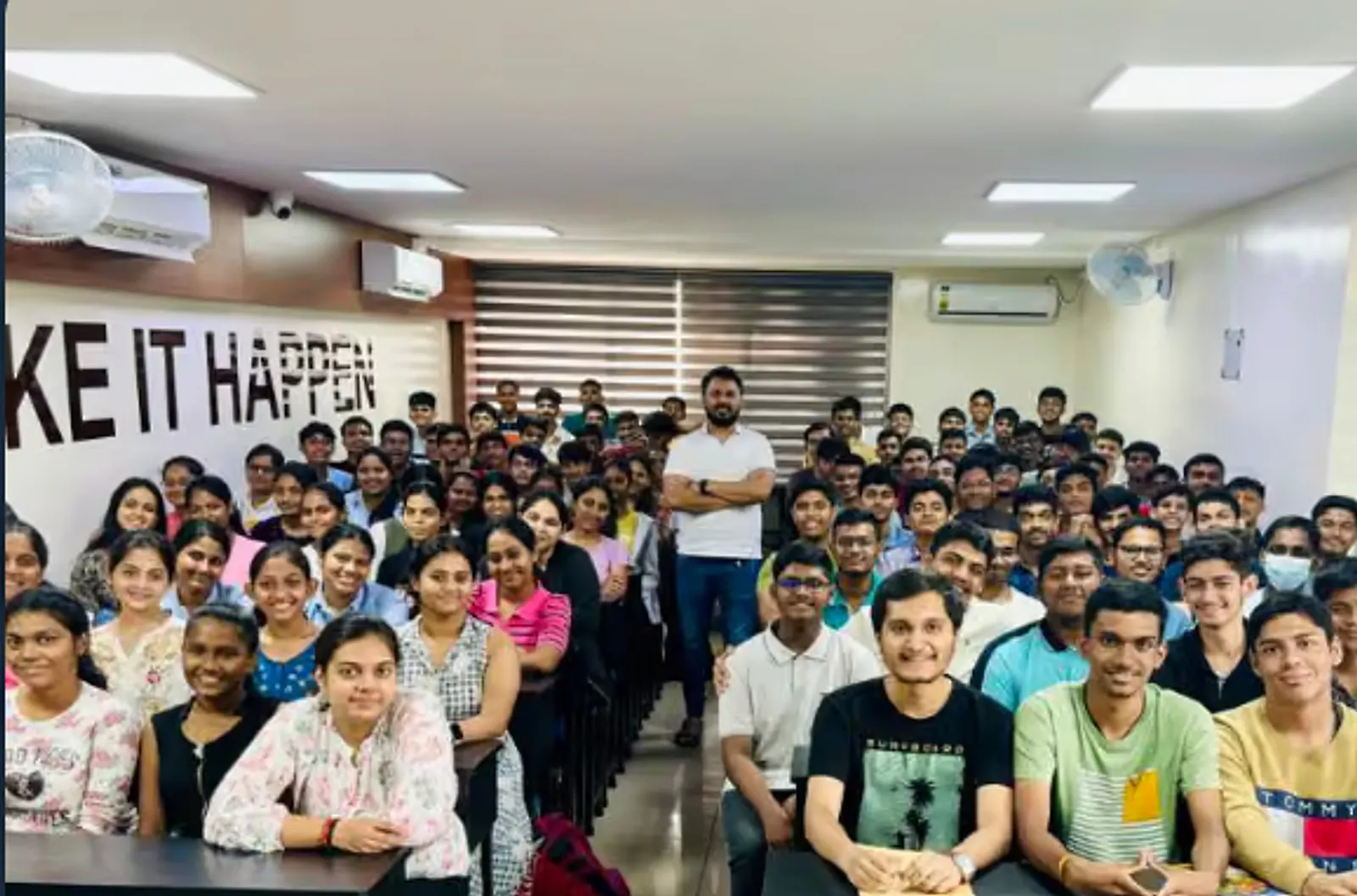 Deepak Sir with a full room of Quest Educare students